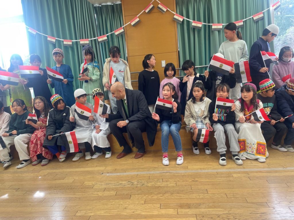 ラティーフ大臣(前列中央)